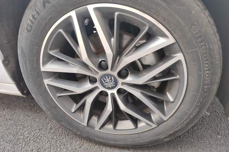 Used BYD Qin PLUS 2021 DM-i 55KM Flagship Model Right Front Wheel Hub