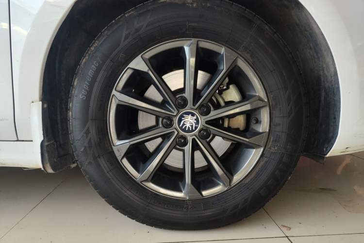 Used BYD Qin PLUS 2021 EV 420KM Commuter Edition Right Front Wheel Hub