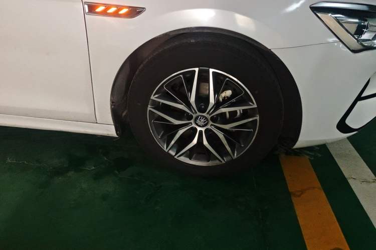 Used BYD Qin PLUS 2021 EV 500KM Luxury Model Right Front Wheel Hub