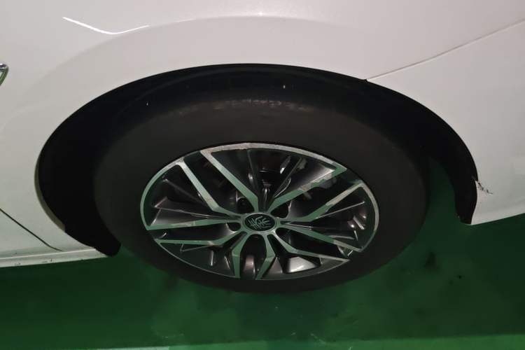 Used BYD Qin PLUS 2021 DM-i 120KM Prestige Model Right Front Wheel Hub