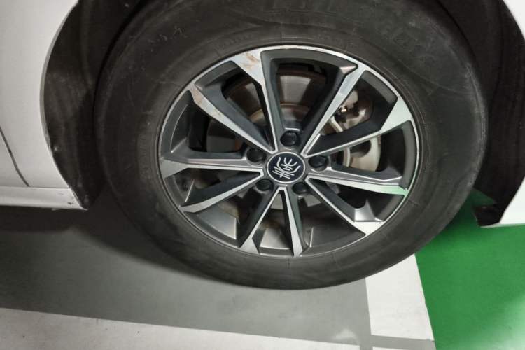 Used BYD Qin PLUS 2021 DM-i 55KM Prestige Model Right Front Wheel Hub