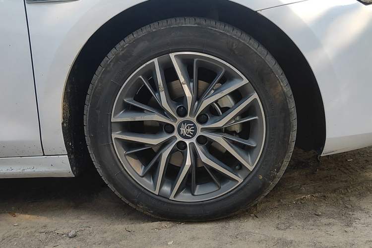 Used BYD Qin PLUS 2021 EV 500KM Premium Model Right Front Wheel Hub