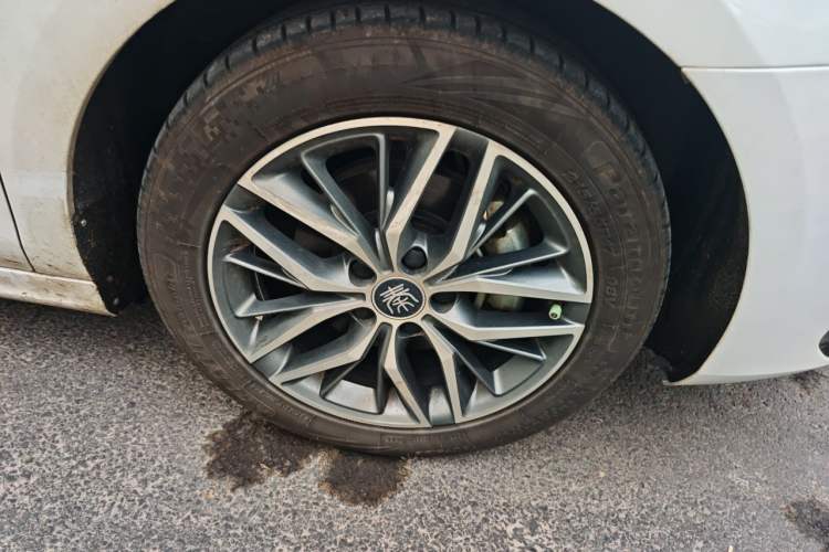 Used BYD Qin PLUS 2021 EV 500KM Premium Model Right Front Wheel Hub