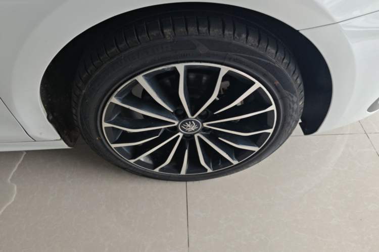 Used BYD Qin PLUS 2021 EV 600KM Flagship Model Right Front Wheel Hub