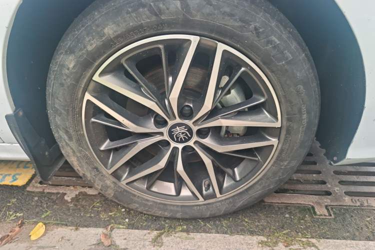 Used BYD Qin PLUS 2021 DM-i 120KM Prestige Model Right Front Wheel Hub
