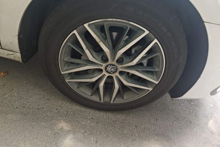Used BYD Qin PLUS 2021 EV 510KM Commuter Edition Right Front Wheel Hub