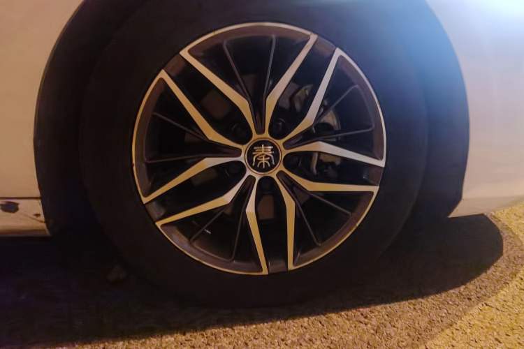 Used BYD Qin PLUS 2021 DM-i 55KM Flagship Model Right Front Wheel Hub