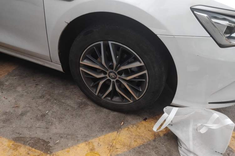 Used BYD Qin PLUS 2021 DM-i 120KM Prestige Model Right Front Wheel Hub