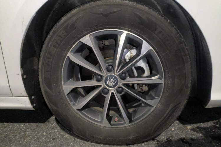 Used BYD Qin PLUS 2021 DM-i 55KM Prestige Model Right Front Wheel Hub