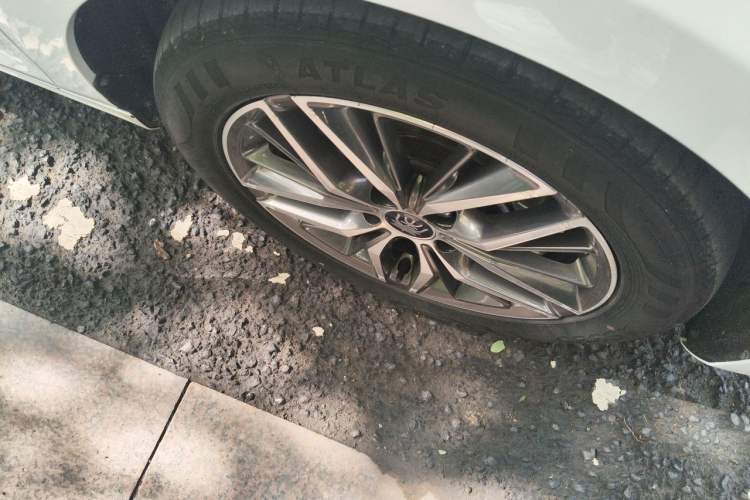 Used BYD Qin PLUS 2021 EV 500KM Luxury Model Right Front Wheel Hub