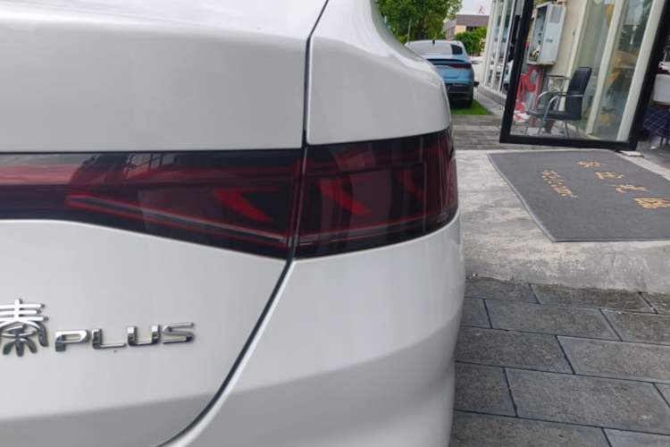 Used BYD Qin PLUS 2021 EV 400KM Leading Comfort Edition Right Rear Taillight