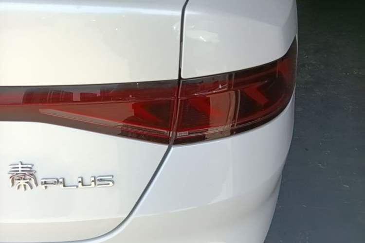 Used BYD Qin PLUS 2021 EV 500KM Luxury Model Right Rear Taillight