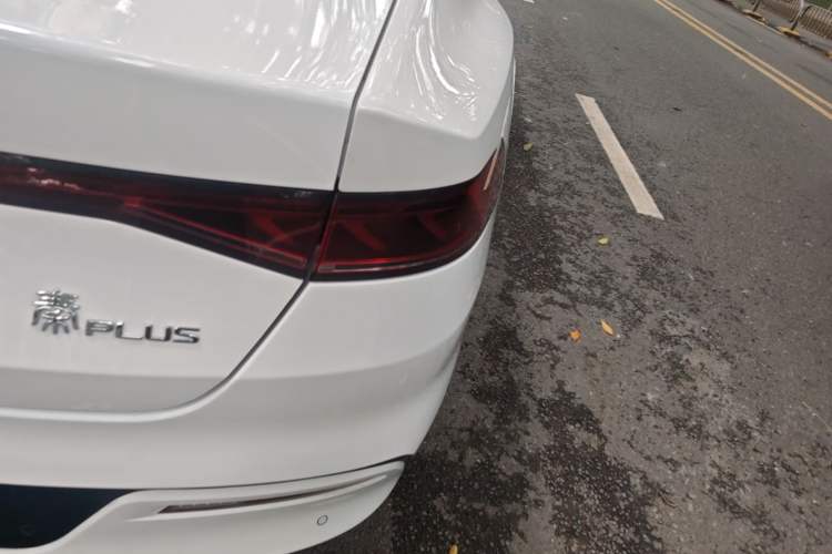 Used BYD Qin PLUS 2021 EV 500KM Premium Model Right Rear Taillight
