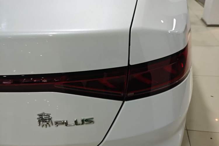 Used BYD Qin PLUS 2021 DM-i 55KM Flagship Model Right Rear Taillight