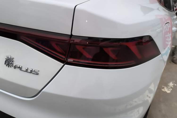 Used BYD Qin PLUS 2021 EV 500KM Luxury Model Right Rear Taillight