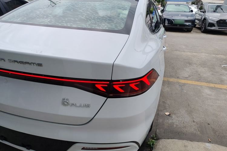 Used BYD Qin PLUS 2021 EV 500KM Luxury Model Right Rear Taillight