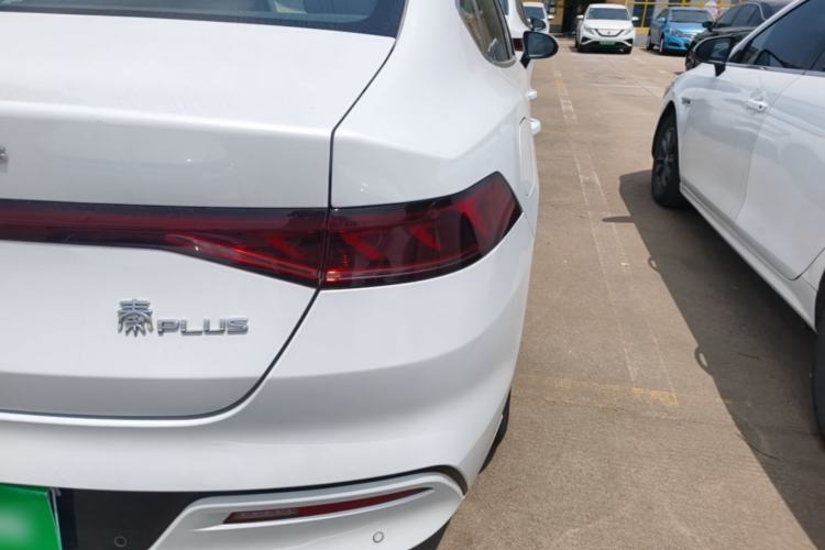 Used BYD Qin PLUS 2021 EV 400KM Leading Comfort Edition Right Rear Taillight