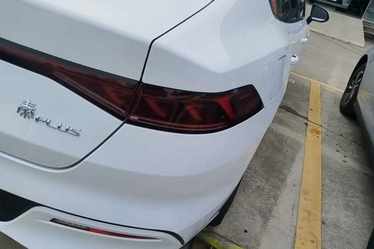 Used BYD Qin PLUS 2021 EV 500KM Luxury Model Right Rear Taillight