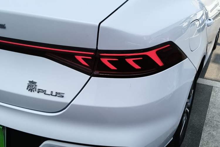 Used BYD Qin PLUS 2021 EV 400KM Luxury Model Right Rear Taillight
