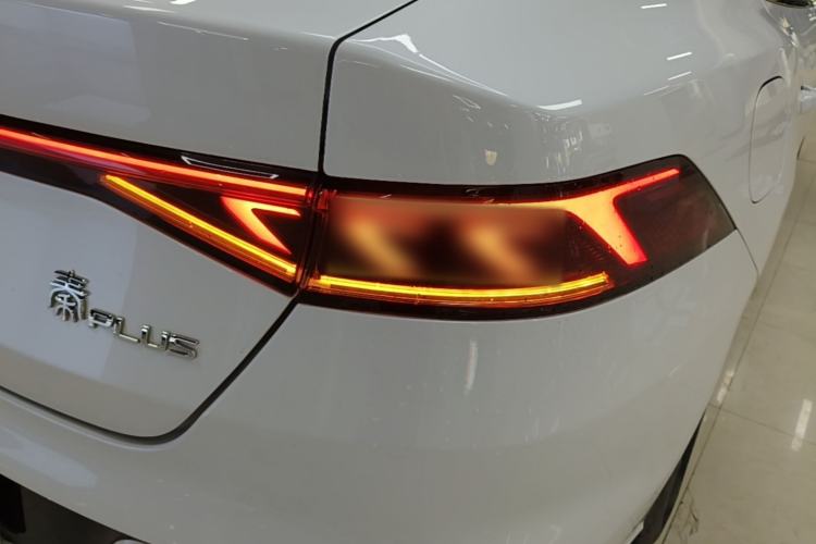 Used BYD Qin PLUS 2021 EV 400KM Leading Comfort Edition Right Rear Taillight