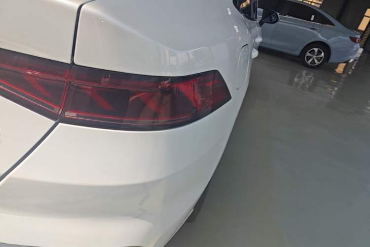 Used BYD Qin PLUS 2021 DM-i 120KM Prestige Model Right Rear Taillight