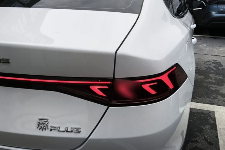Used BYD Qin PLUS 2021 EV 400KM Luxury Model Right Rear Taillight