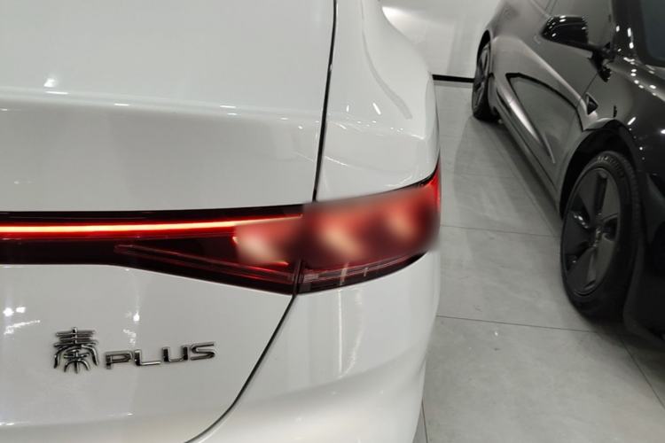 Used BYD Qin PLUS 2021 EV 400KM Luxury Model Right Rear Taillight