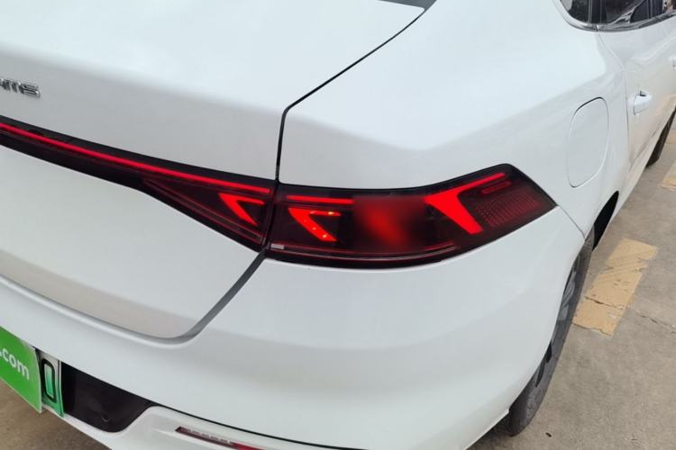 Used BYD Qin PLUS 2021 EV 400KM Leading Comfort Edition Right Rear Taillight