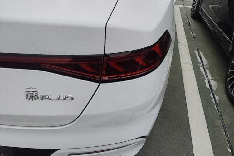 Used BYD Qin PLUS 2021 EV 500KM Premium Model Right Rear Taillight