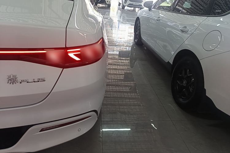 Used BYD Qin PLUS 2021 EV 500KM Premium Model Right Rear Taillight