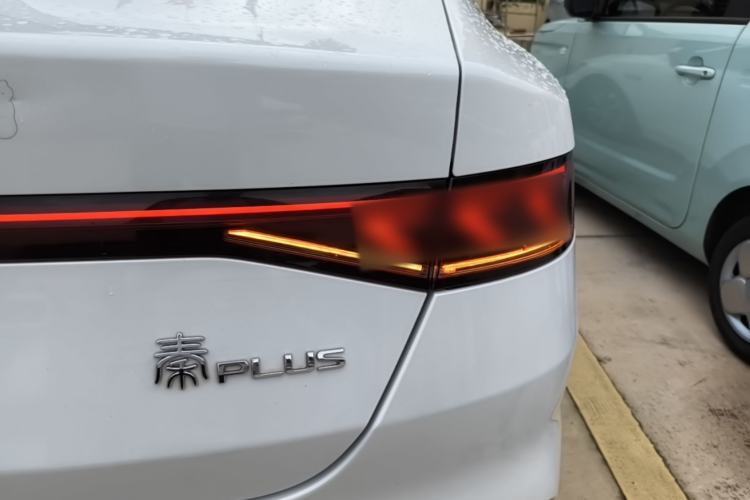Used BYD Qin PLUS 2021 DM-i 55KM Prestige Model Right Rear Taillight