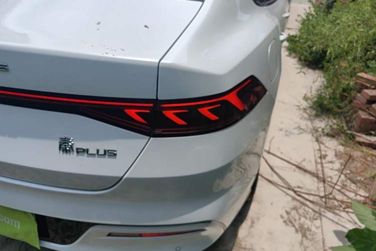Used BYD Qin PLUS 2021 EV 400KM Leading Comfort Edition Right Rear Taillight