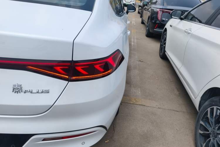 Used BYD Qin PLUS 2021 EV 400KM Leading Comfort Edition Right Rear Taillight