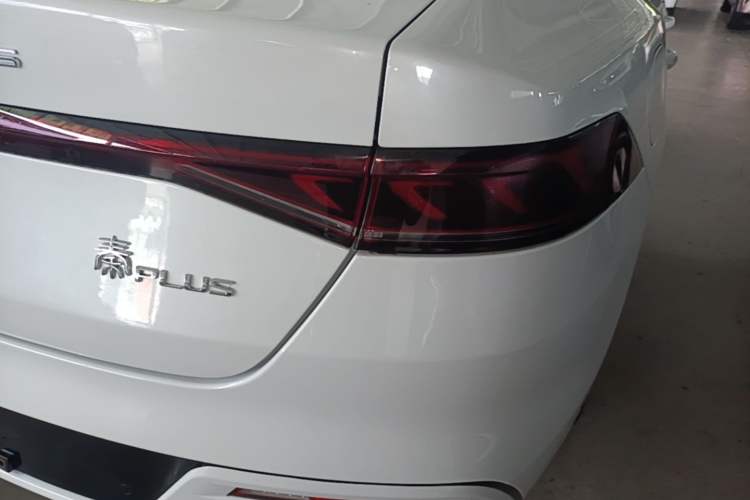 Used BYD Qin PLUS 2021 EV 500KM Premium Model Right Rear Taillight