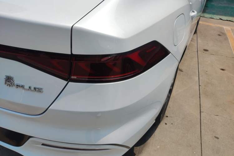 Used BYD Qin PLUS 2021 DM-i 55KM Flagship Model Right Rear Taillight