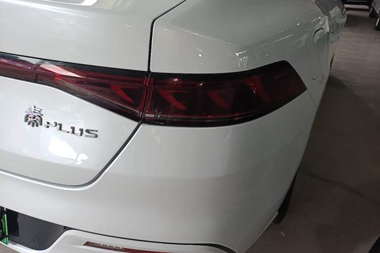 Used BYD Qin PLUS 2021 EV 400KM Luxury Model Right Rear Taillight