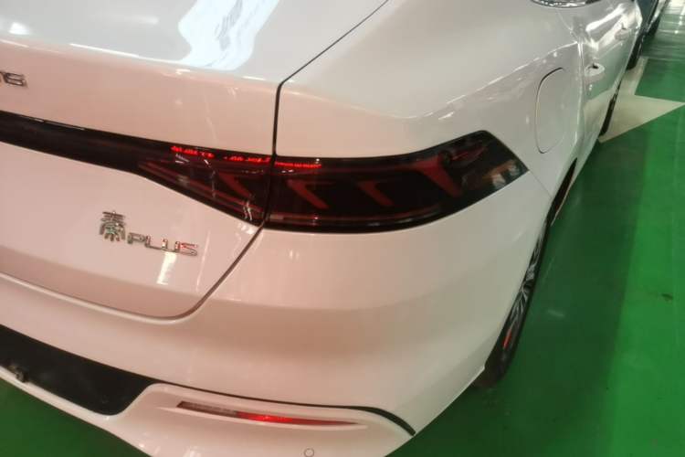 Used BYD Qin PLUS 2021 EV 400KM Luxury Model Right Rear Taillight