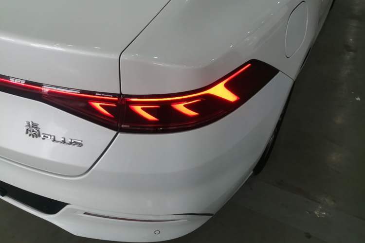Used BYD Qin PLUS 2021 EV 400KM Luxury Model Right Rear Taillight