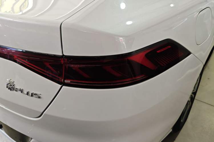 Used BYD Qin PLUS 2021 EV 500KM Luxury Model Right Rear Taillight