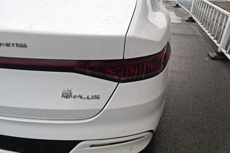 Used BYD Qin PLUS 2021 DM-i 120KM Prestige Model Right Rear Taillight
