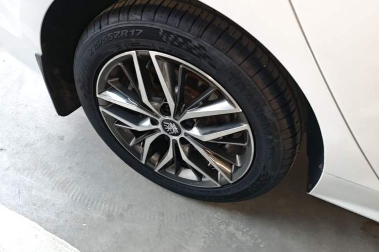 Used BYD Qin PLUS 2021 EV 500KM Luxury Model Right Rear Wheel Hub