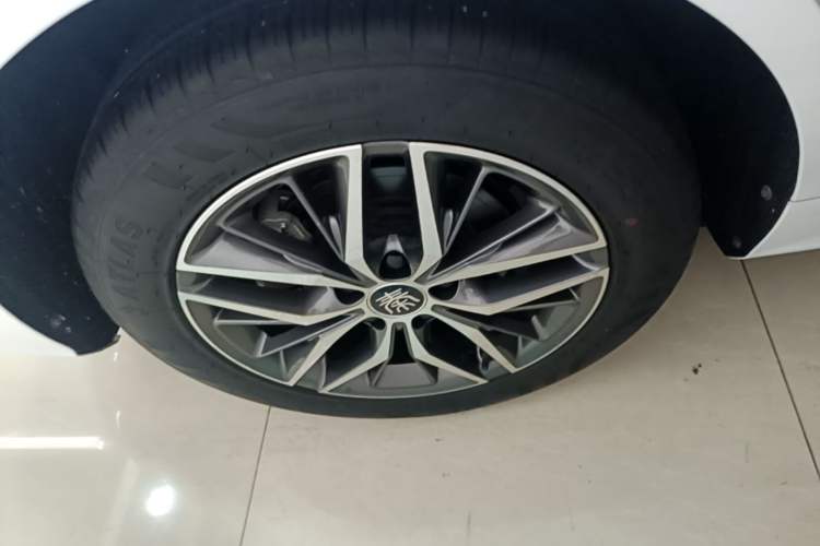 Used BYD Qin PLUS 2021 DM-i 55KM Flagship Model Right Rear Wheel Hub
