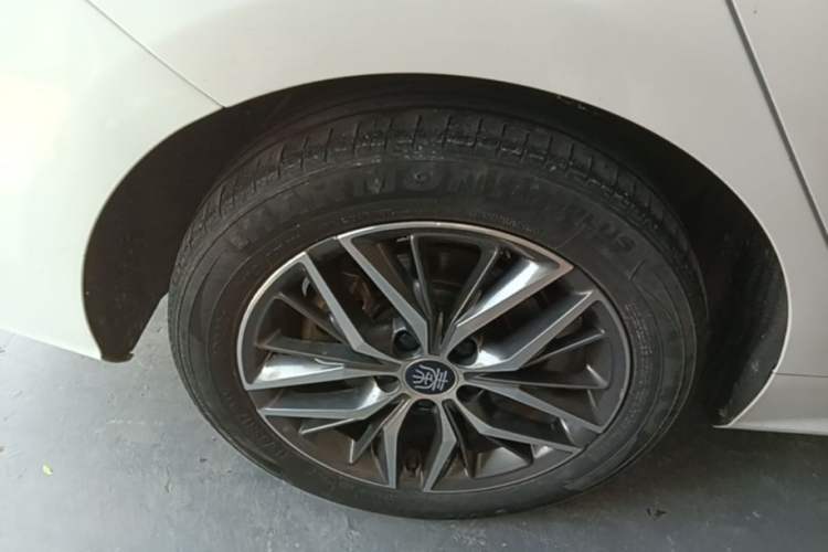 Used BYD Qin PLUS 2021 EV 500KM Luxury Model Right Rear Wheel Hub