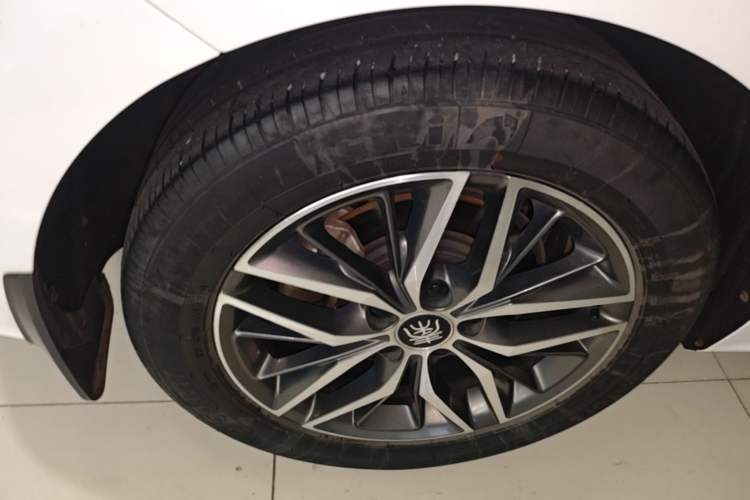 Used BYD Qin PLUS 2021 EV 500KM Luxury Model Right Rear Wheel Hub