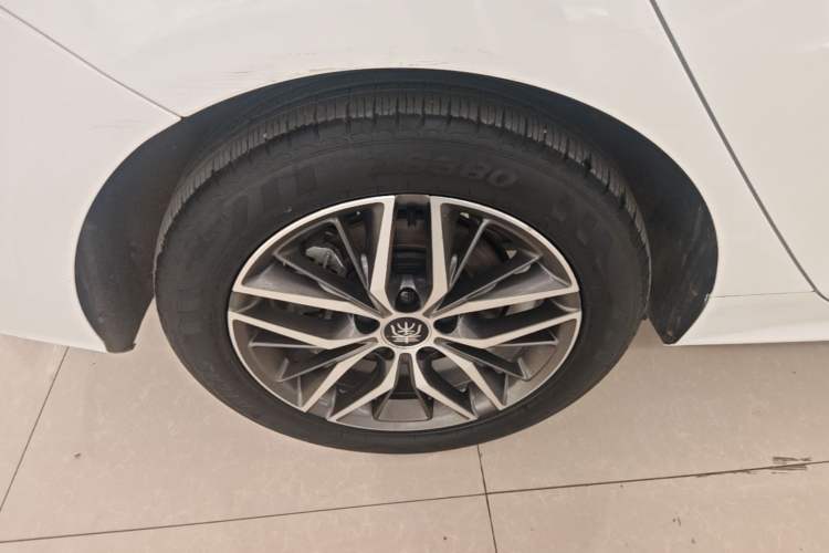 Used BYD Qin PLUS 2021 EV 500KM Premium Model Right Rear Wheel Hub
