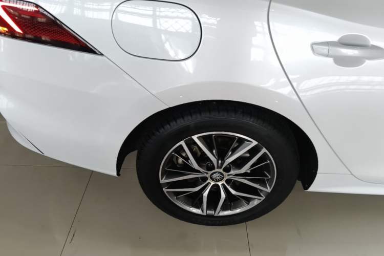 Used BYD Qin PLUS 2021 EV 500KM Premium Model Right Rear Wheel Hub