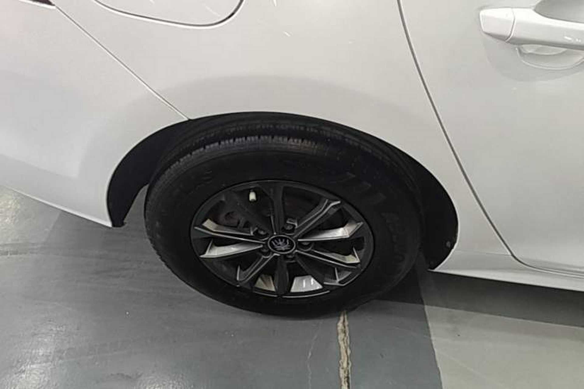 Used BYD Qin PLUS 2021 EV 400KM Leading Comfort Edition Right Rear Wheel Hub
