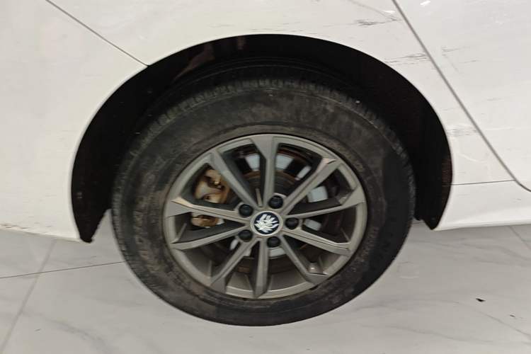 Used BYD Qin PLUS 2021 EV 420KM Commuter Edition Right Rear Wheel Hub