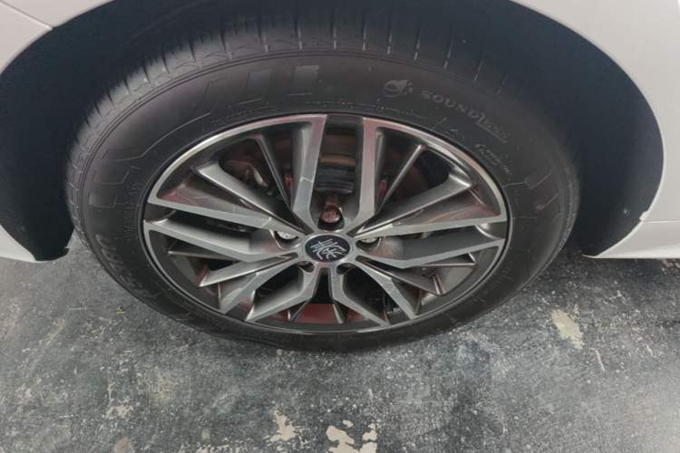 Used BYD Qin PLUS 2021 DM-i 55KM Flagship Model Right Rear Wheel Hub