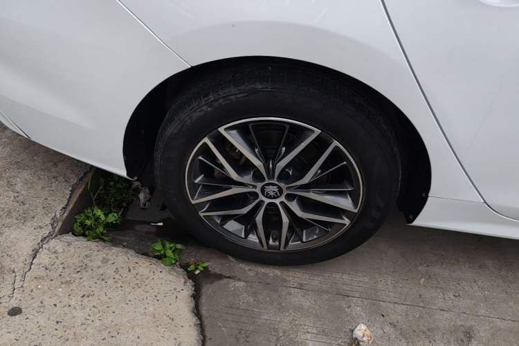 Used BYD Qin PLUS 2021 EV 500KM Luxury Model Right Rear Wheel Hub